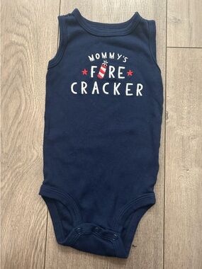 Navy blue infant onesie with a patriotic "Mommy's Firecracker" graphic - 12m